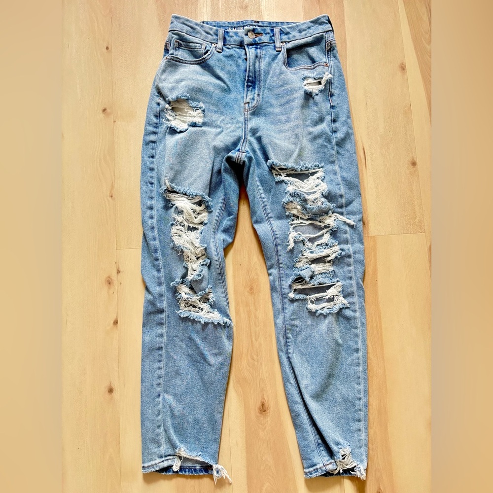 American Eagle 6 Light Wash Curvy Mom Jean Destruction Rips Holes Raw Hem